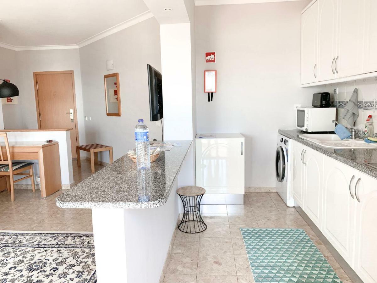 Panoramic Apartment In Portimao: Ocean View, Wifi Buitenkant foto